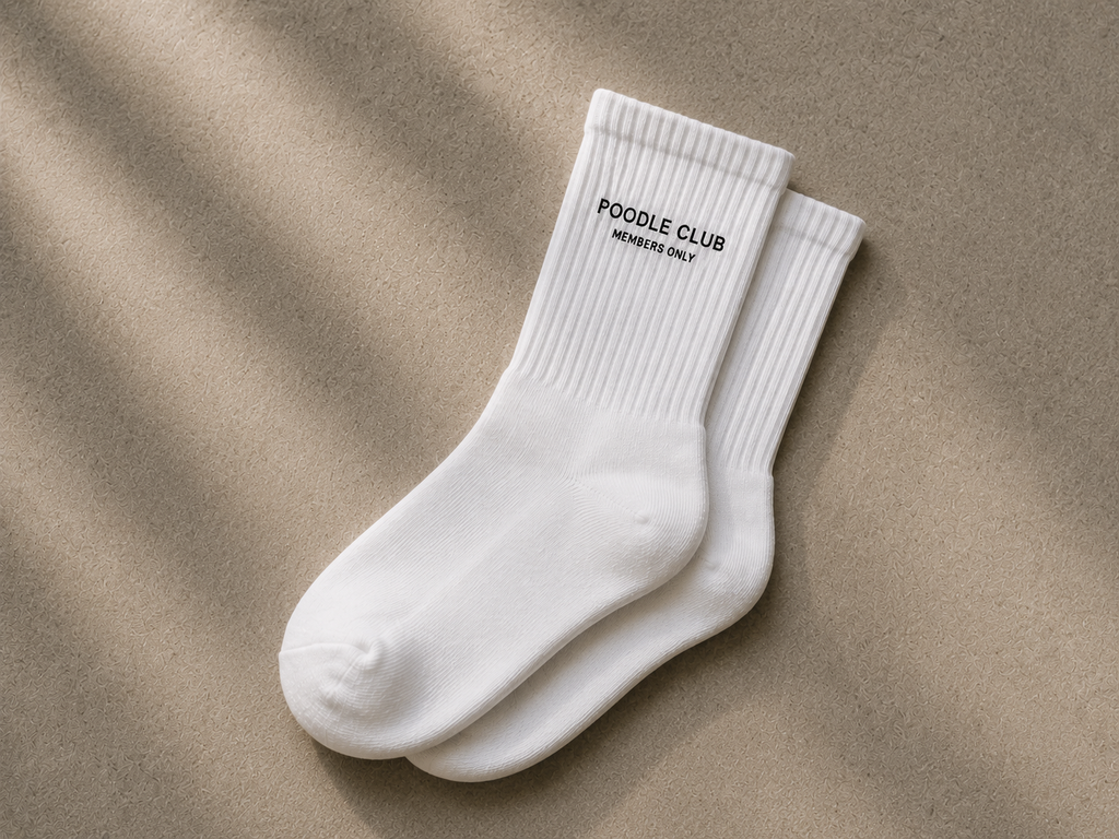 Poodle Club Socken Weiß – Premium Socken mit Logo-Detail