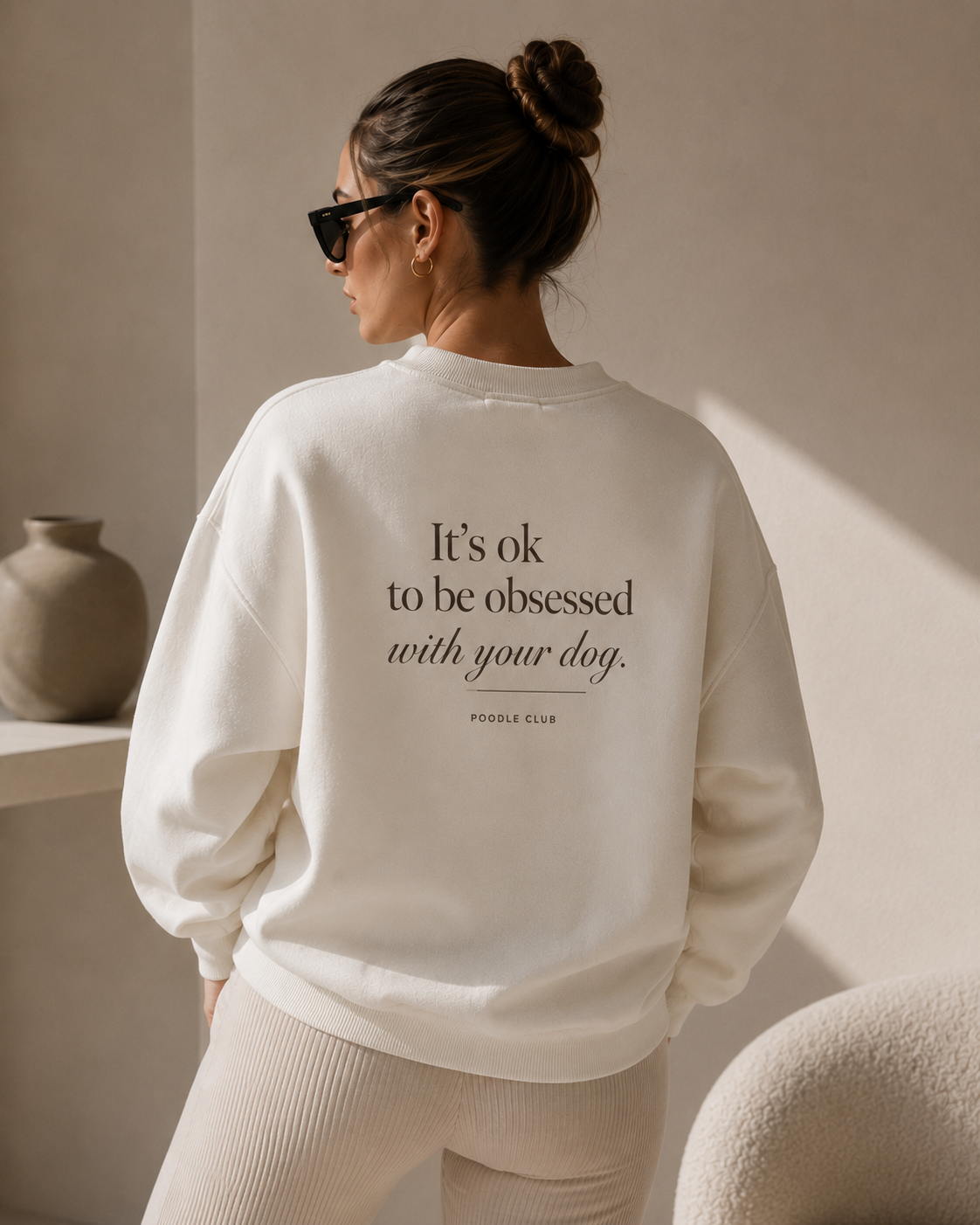 Damen Sweatshirt IT'S OK TO BE OBSESSED WITH YOUR DOG von Poodle Club, oversized Schnitt mit PC-Logo vorne