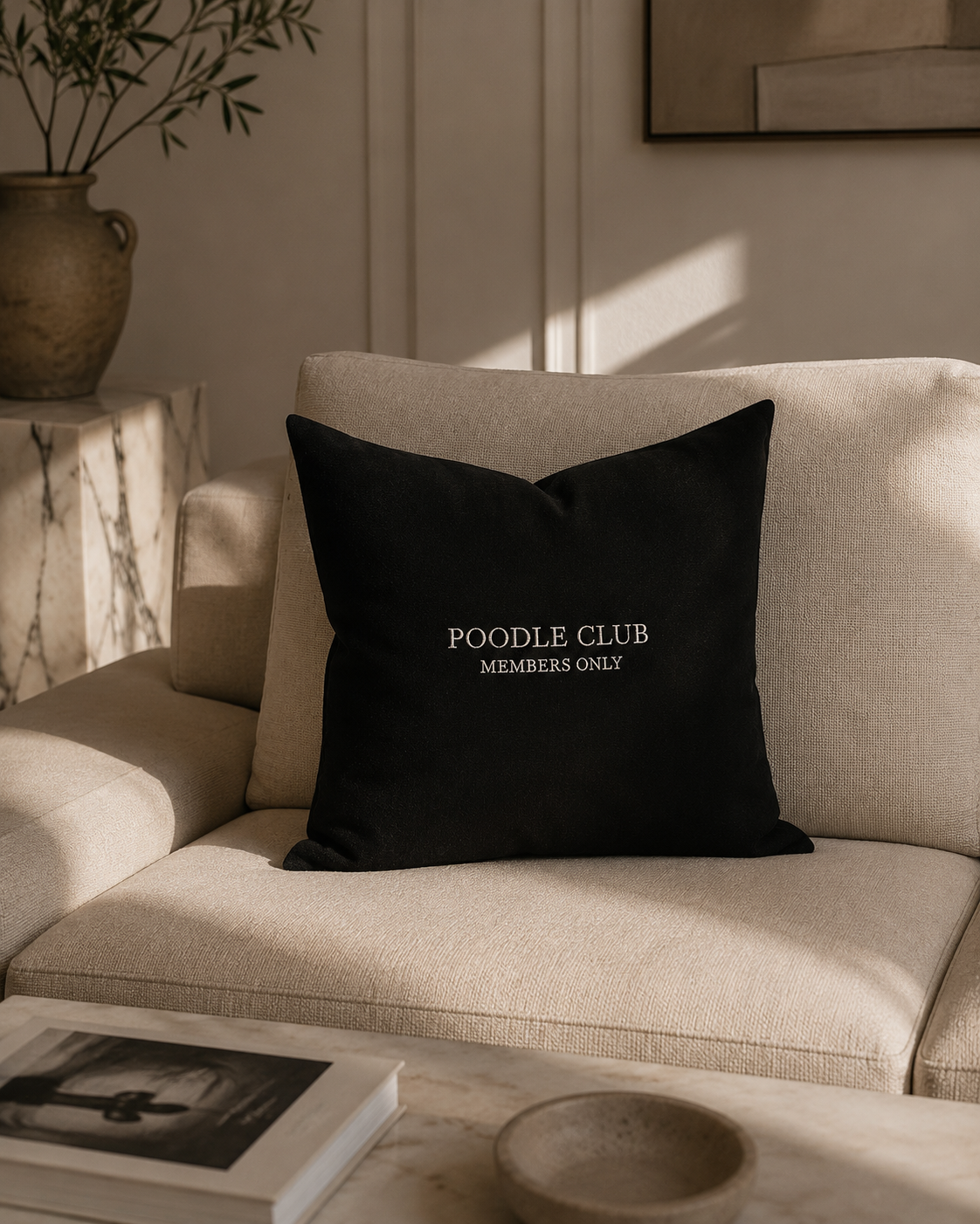Poodle Club Kissenhülle Schwarz – Members Only Design Wohnzimmer-Accessoire