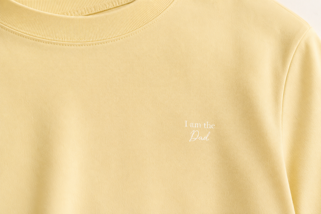 T-Shirt DAD Butter Yellow – Poodle Club Detailansicht Brustprint