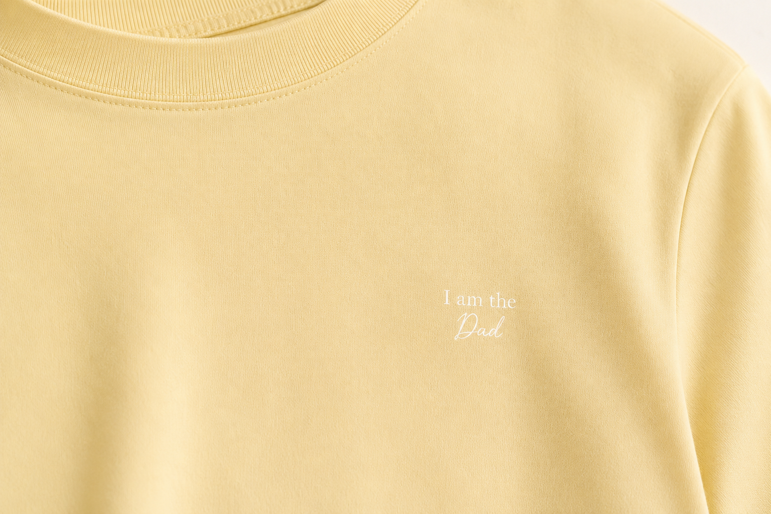 T-Shirt DAD Butter Yellow – Poodle Club Detailansicht Brustprint
